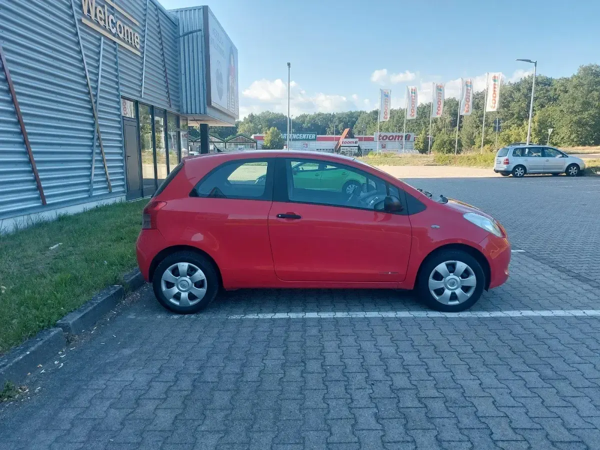 Gebraucht Toyota Yaris 69 PS (50 kW) 2008 Rot Kleinwagen