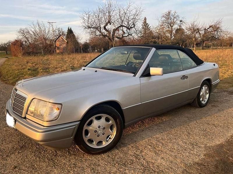 Silber Gebraucht 1997 Mercedes E320 Cabrio | 32.500 € - Bild 1/4