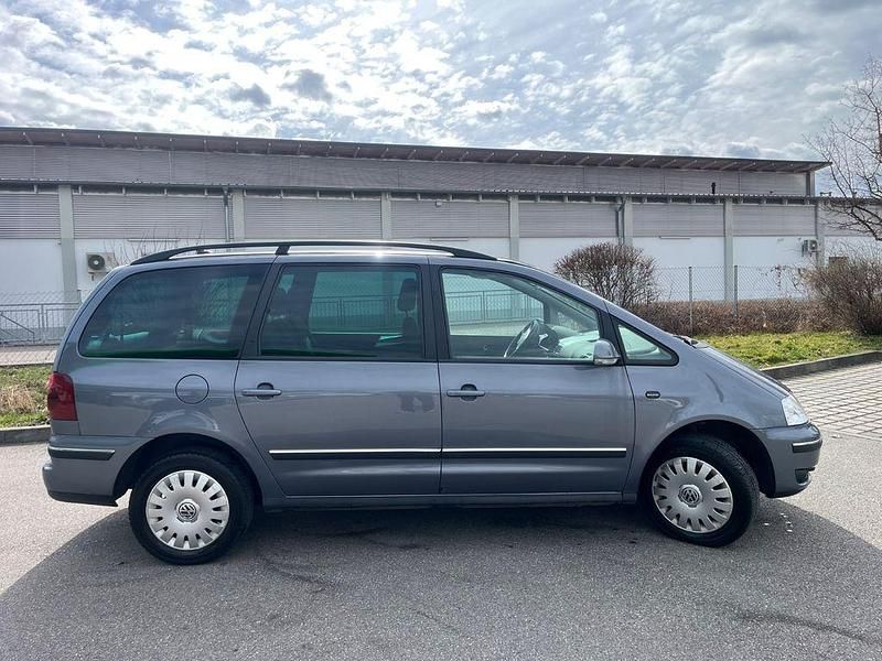 Gebraucht VW Sharan Comfortline 116 PS (85 kW) 2008 Grau Van / Kleinbus