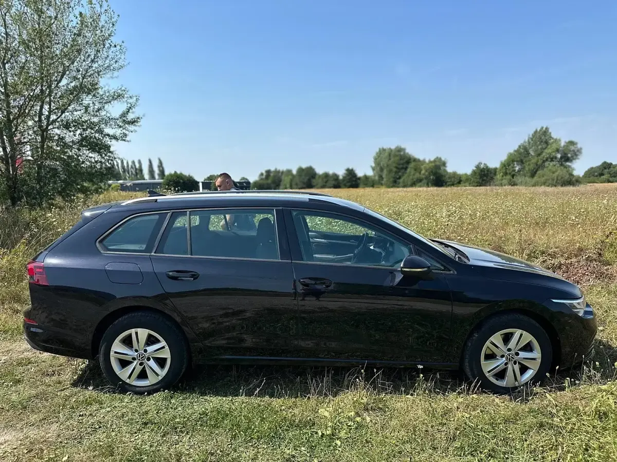 Gebraucht VW Golf VIII 116 PS (85 kW) 2022 Schwarz Kombi