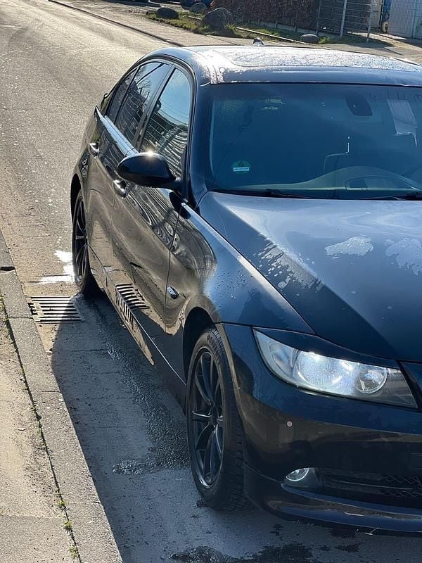 Gebraucht BMW 320 150 PS (110 kW) 2007 Schwarz Limousine