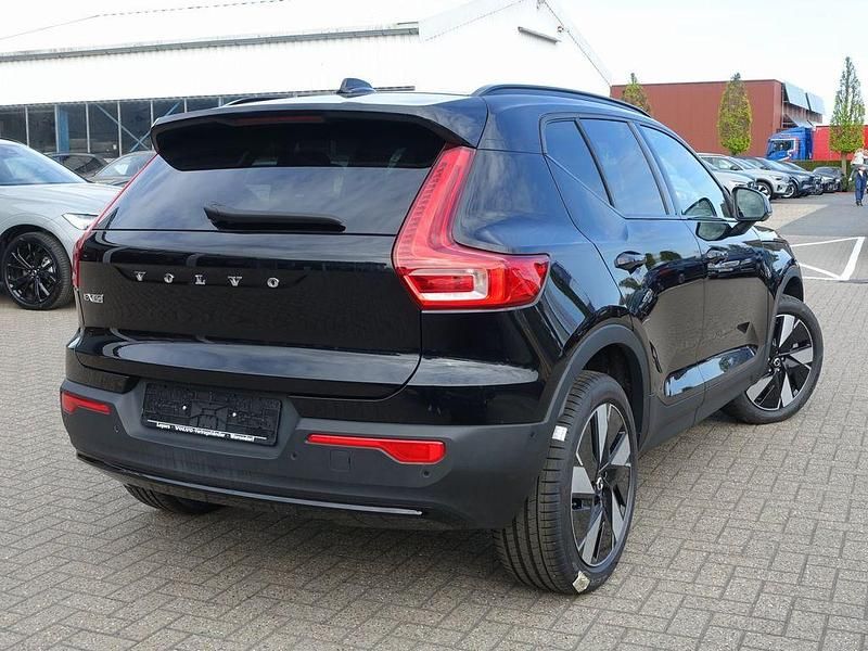 Second-hand Volvo EX40 Plus 185 kW (252 CP) 2025 Negru SUV