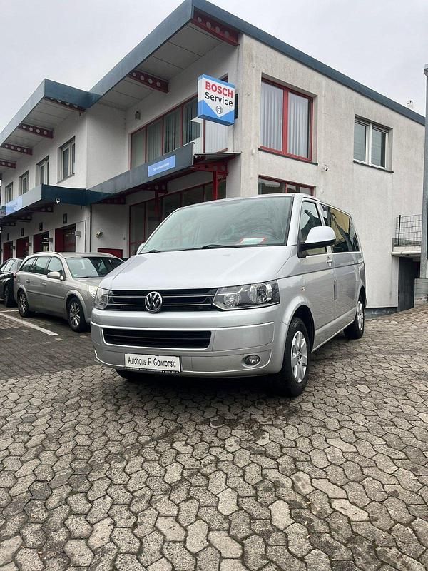 Silber Gebraucht 2010 VW Caravelle Van / Kleinbus | 16.950 € (Fairer Preis) - Bild 1/4