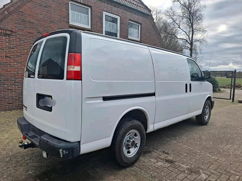 Second-hand Chevrolet 2500 2014 Alb Van