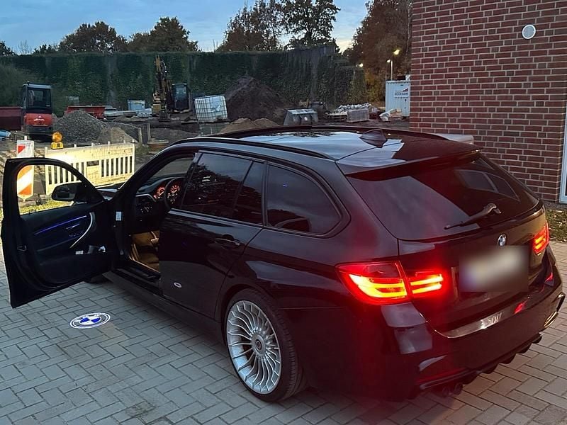 Schwarz Gebraucht 2012 BMW 330 M Sport Kombi | 14.699 € (Fairer Preis) - Bild 1/4