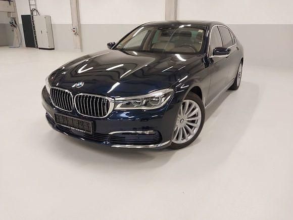 Blau Gebraucht 2015 BMW 730L Sport Line Limousine | 33.990 € (Etwas zu teuer) - Bild 1/4
