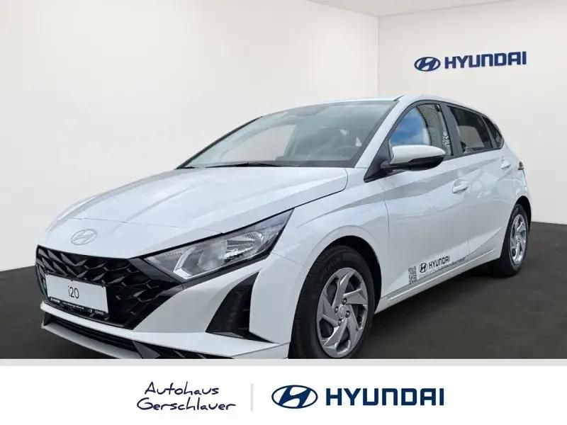 Weiss Gebraucht 2025 Hyundai i20 Select Kleinwagen | 19.990 € (Fairer Preis) - Bild 1/1