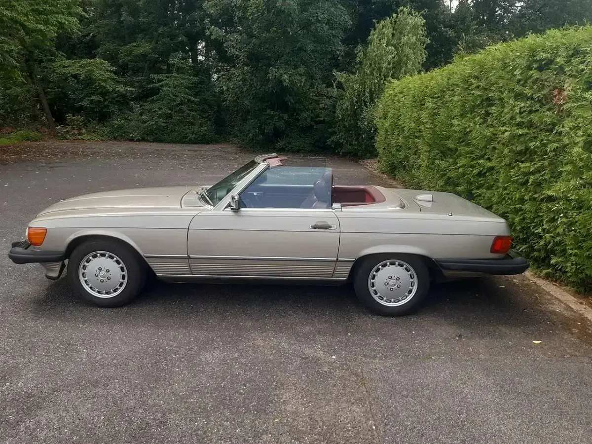 Gebraucht Mercedes 560 242 PS (177 kW) 1987 Gold Coupé