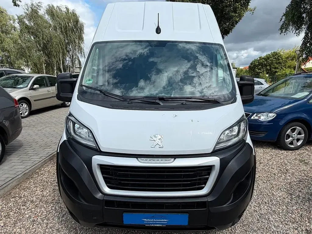 Gebraucht Peugeot Boxer 140 PS (102 kW) 2022 Lackierung weiss icy/deckende Van
