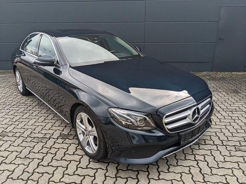 Gebraucht Mercedes E350 Avantgarde 258 PS (189 kW) 2016 Kallaitgrün metallic (metallic) Limousine