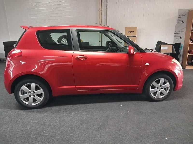 Gebraucht Suzuki Swift 92 PS (67 kW) 2010 Schwarz Kleinwagen