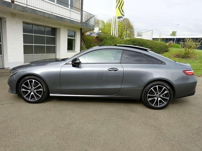 Gebraucht Mercedes E220 194 PS (142 kW) 2019 Selenitgrau  metalliclack Coupé