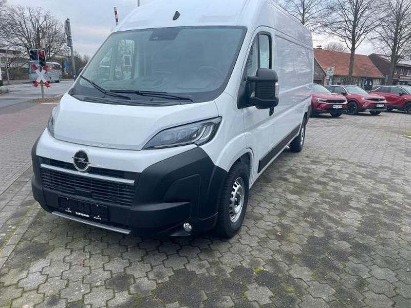 Weiß Gebraucht 2024 Opel Movano Van | 30.000 € (Etwas zu teuer) - Bild 1/1