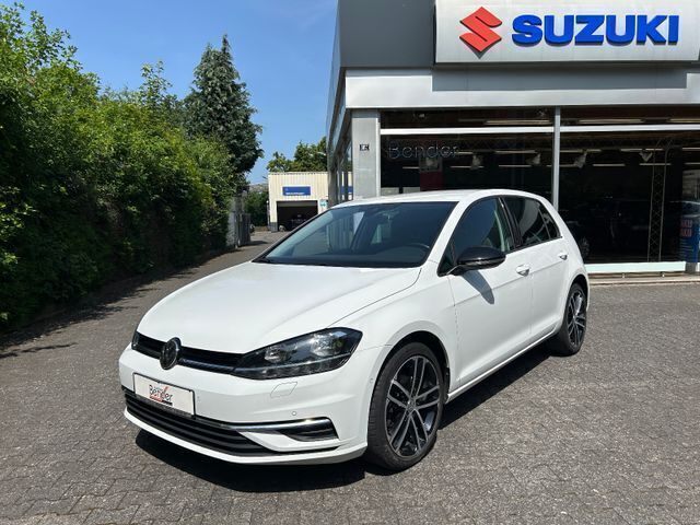 Weiß Gebraucht 2019 VW Golf VII IQ Drive Limousine | 18.900 € (Fairer Preis) - Bild 1/4