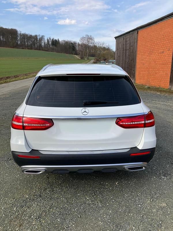 Gebraucht Mercedes E220 All-Terrain 197 PS (144 kW) 2018 Weiß Kombi