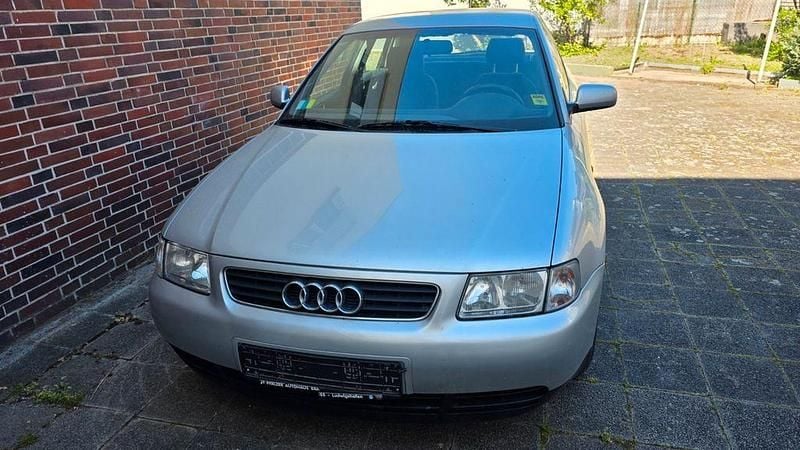 Usata Audi A3 Ambition 101 CV (74 kW) 2000 Argento Utilitaria