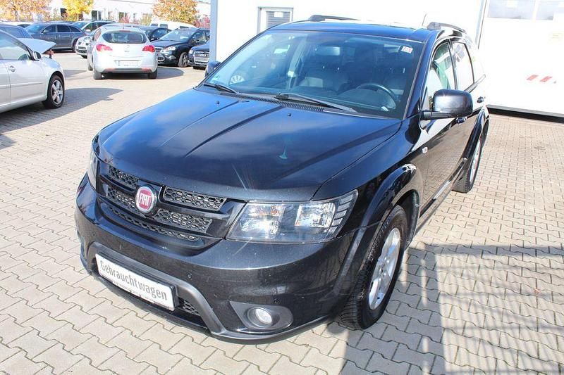 Schwarz Gebraucht 2015 Fiat Freemont Black Code SUV | 11.400 € (Fairer Preis) - Bild 1/4