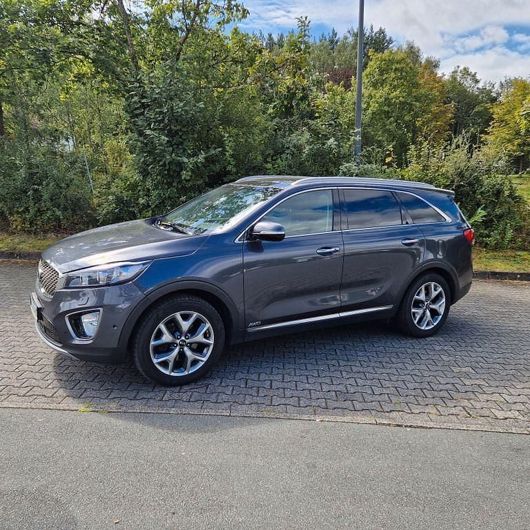 Grau Gebraucht 2016 Kia Sorento Platinum Edition SUV | 11.950 € (Guter Preis) - Bild 1/4