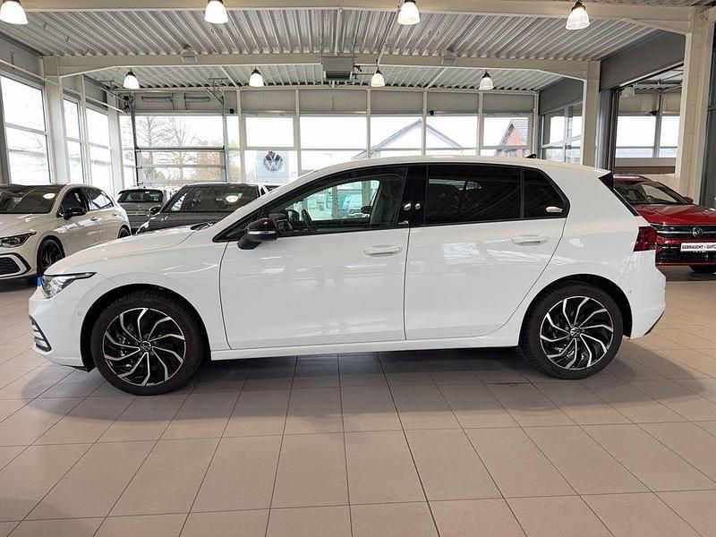 Gebraucht VW Golf VIII Move 150 PS (110 kW) 2024 Pure white Limousine