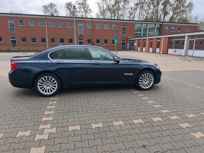 Gebraucht BMW 730 258 PS (189 kW) 2012 Blau Limousine