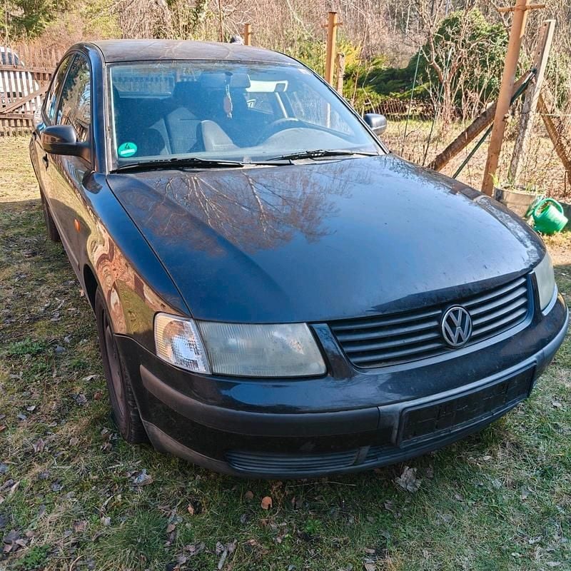 Gebraucht VW Passat 101 PS (74 kW) 1998 Schwarz Limousine