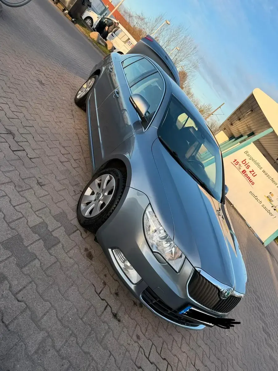 Gebraucht Skoda Superb 160 PS (117 kW) 2009 Silber Limousine