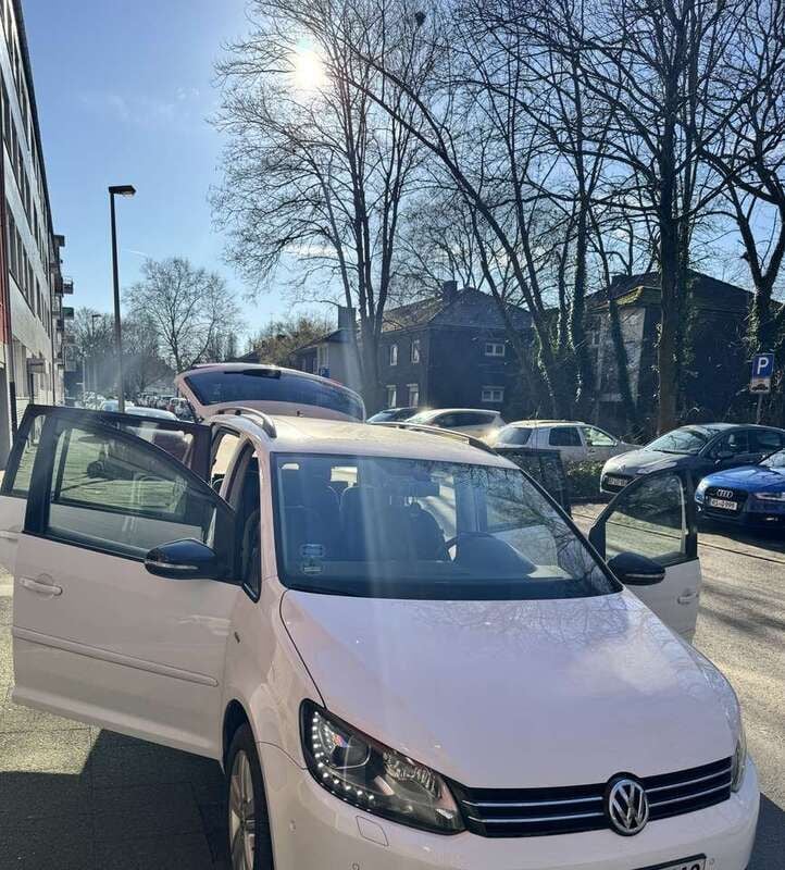 Weiß Gebraucht 2012 VW Touran Match Van / Kleinbus | 7.500 € - Bild 1/4