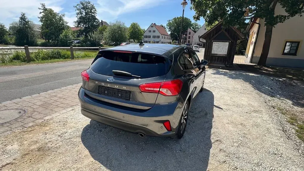 Gebraucht Ford Focus Cool & Connect 125 PS (91 kW) 2019 Grau Limousine