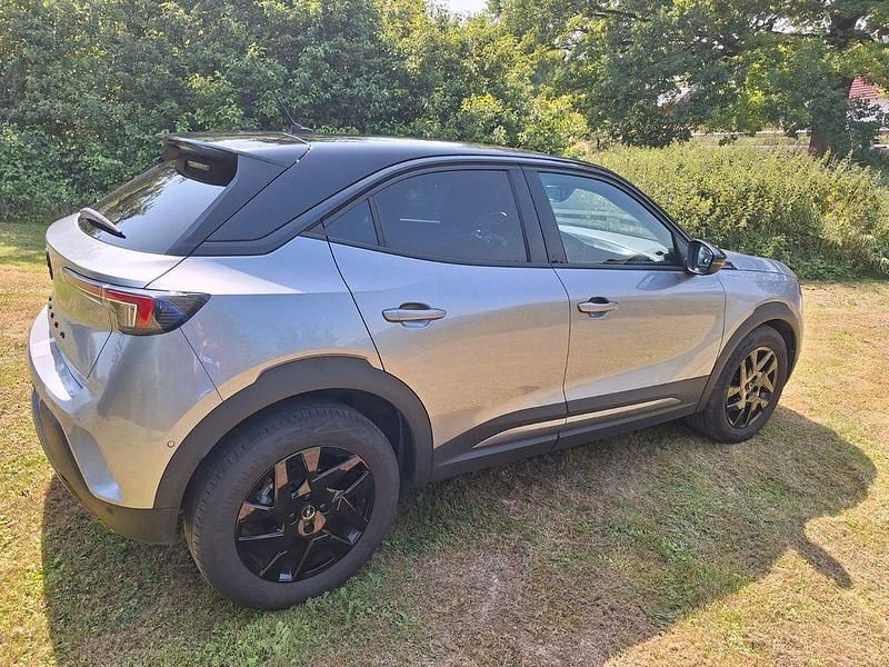 Grau Gebraucht 2023 Opel Mokka GS Line SUV | 17.900 € (Fairer Preis) - Bild 1/4