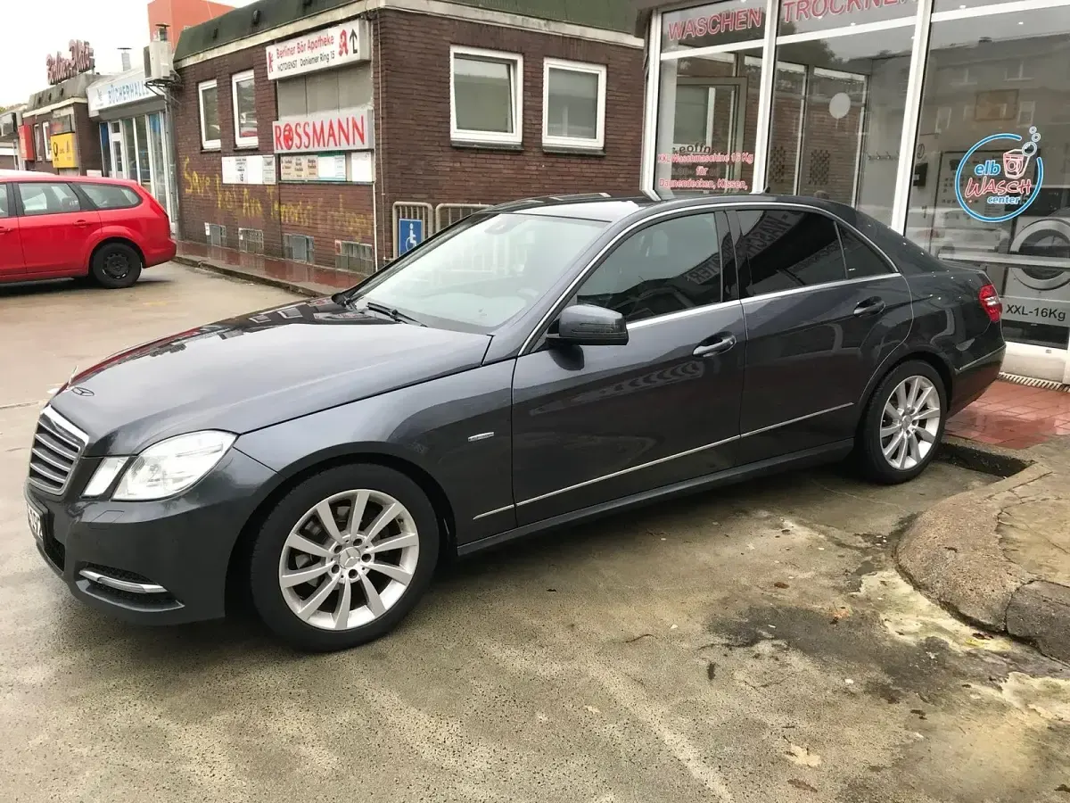 Gebraucht Mercedes E220 Avantgarde 170 PS (125 kW) 2011 Grau Limousine