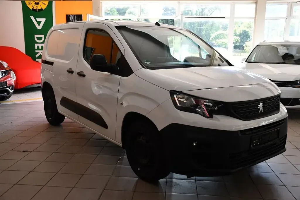 Gebraucht Peugeot Partner Premium 102 PS (75 kW) 2020 Weiß Van / Kleinbus