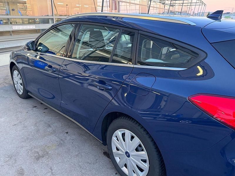 Blau Gebraucht 2019 Ford Focus Active Kombi | 12.900 € (Superpreis) - Bild 1/4