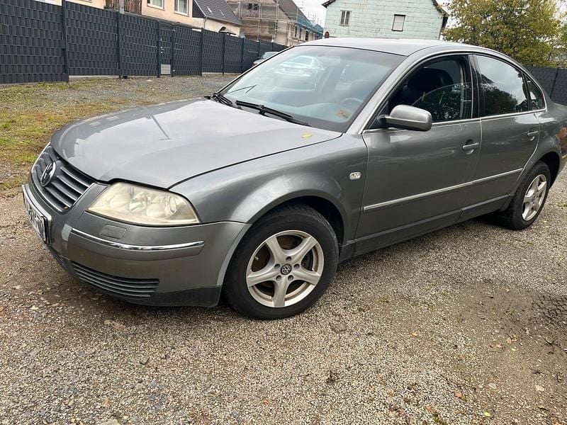 Silber Gebraucht 2002 VW Passat Limousine | 2.200 € (Fairer Preis) - Bild 1/4