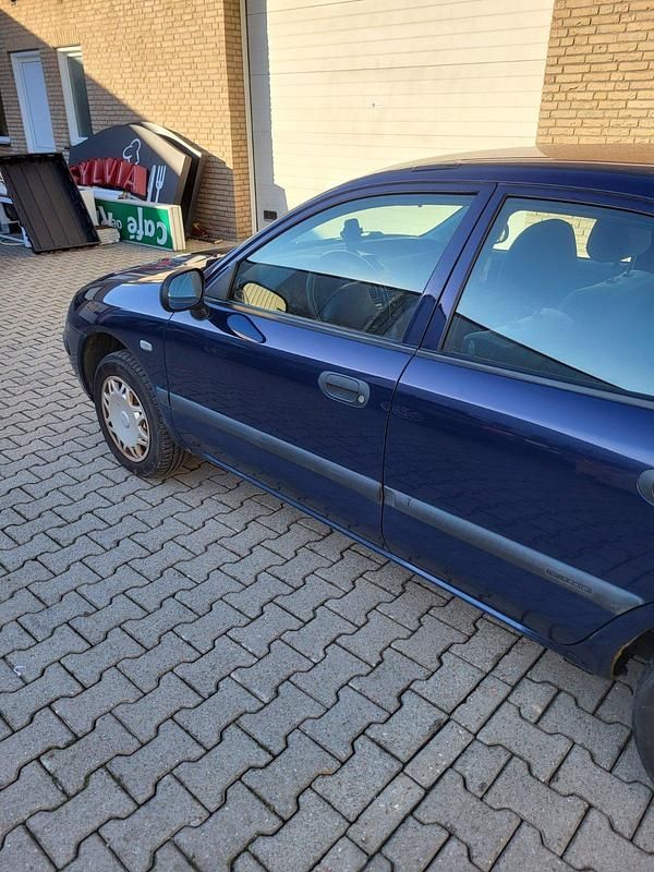 Gebraucht Mitsubishi Carisma 100 PS (73 kW) 2001 Blau Limousine