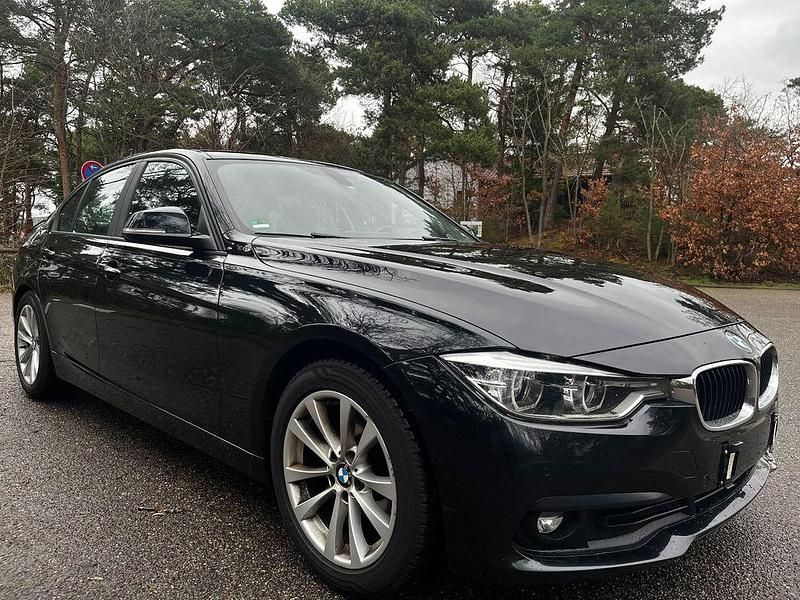 Gebraucht BMW 320 163 PS (119 kW) 2018 Schwarz Limousine