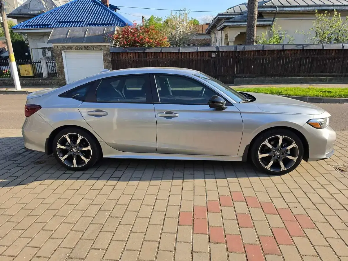Gebraucht Honda Civic Hybrid 184 PS (135 kW) 2025 Silber Limousine