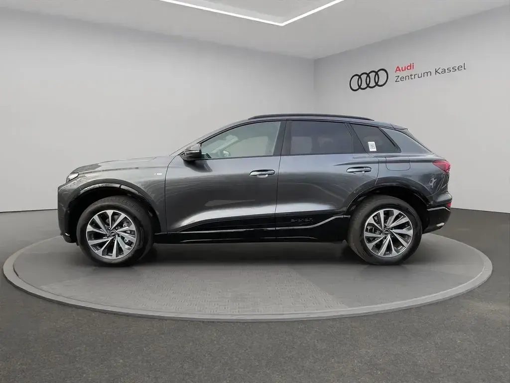 Gebraucht Audi Q6 e-tron Ambiente 185 kW (252 PS) 2025 Daytonagrau perleffekt SUV