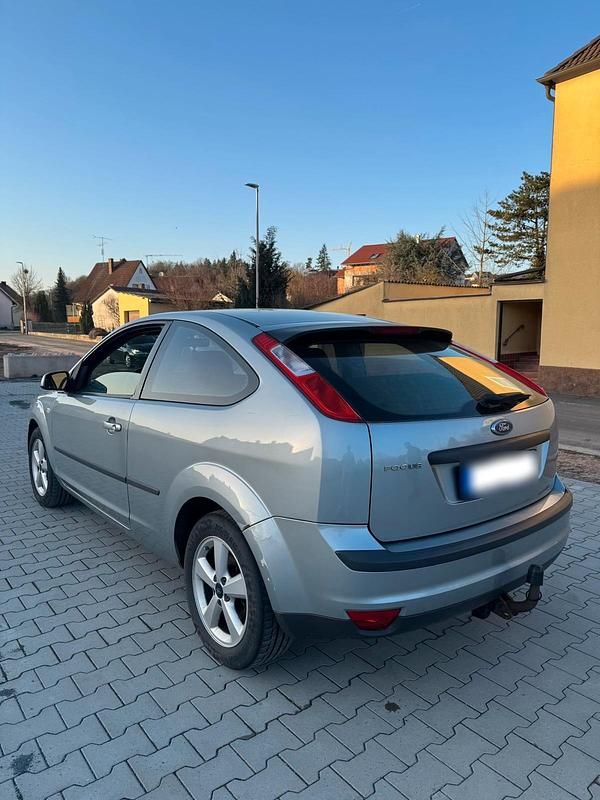 Gebraucht Ford Focus 101 PS (74 kW) 2005 Grau Kleinwagen