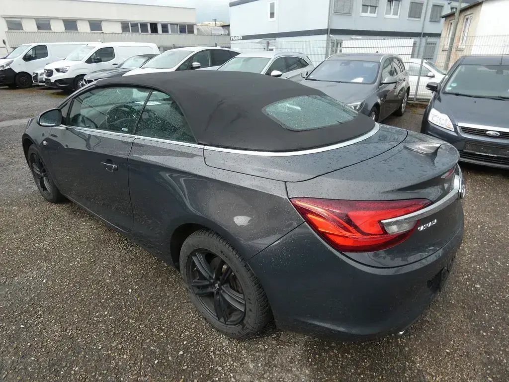 Gebraucht Opel Cascada Innovation 200 PS (147 kW) 2016 Plat.anthr./rogrey/0j:silbergr Cabrio