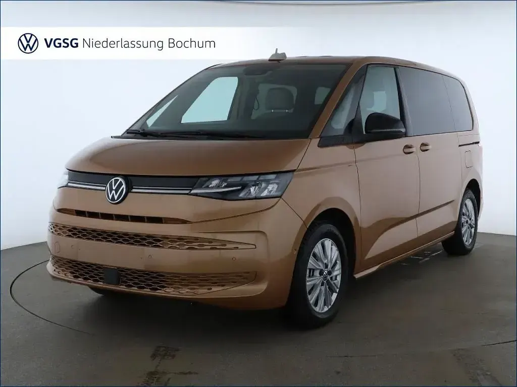 Second-hand VW Multivan Life 177 CP (130 kW) 2025 Auriu Monovolum