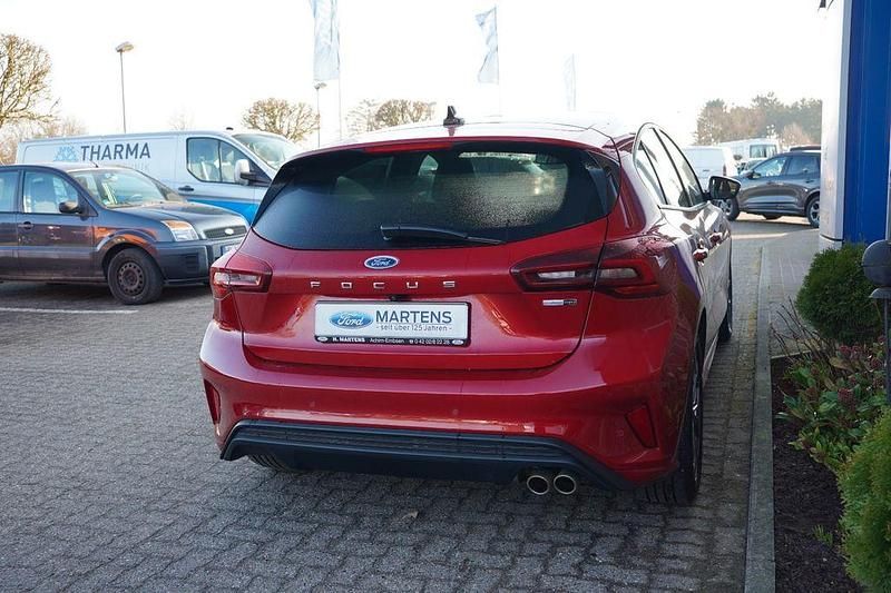 Gebraucht Ford Focus ST-Line 155 PS (114 kW) 2023 Rot Limousine