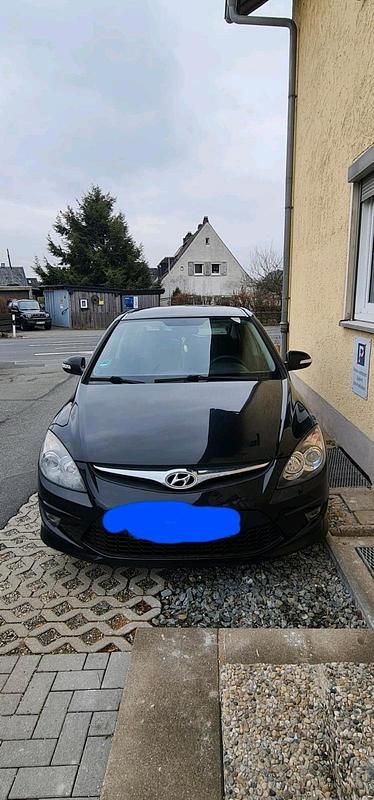 Gebraucht Hyundai i30 95 PS (69 kW) 2011 Schwarz Kombi