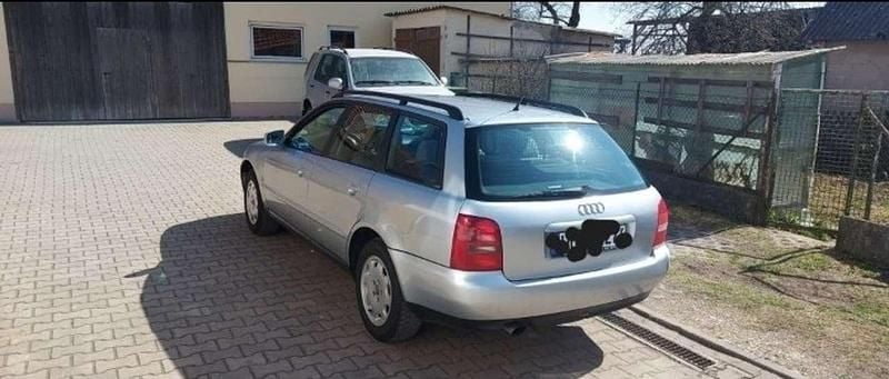 Usata Audi A4 101 CV (74 kW) 1997 Argento Berlina