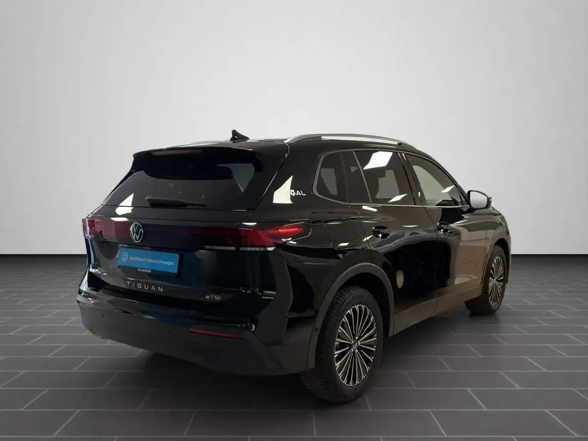 Gebraucht VW Tiguan Goal 150 PS (110 kW) 2025 Grenadillschwarz metallic (metallic) SUV