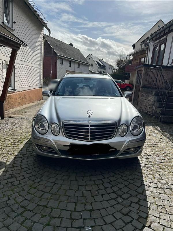 Gebraucht Mercedes E320 Avantgarde 224 PS (164 kW) 2007 Silber Kombi