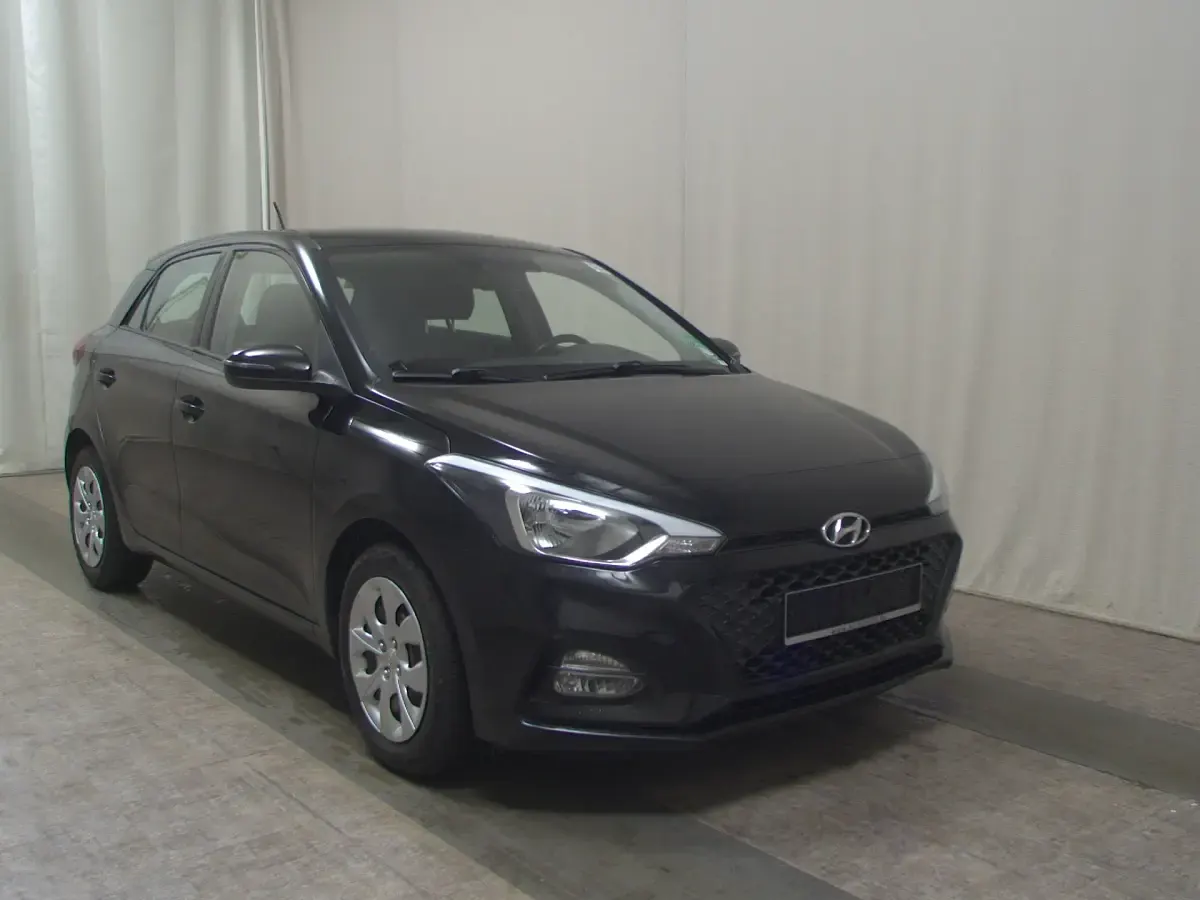Gebraucht Hyundai i20 Trend 101 PS (74 kW) 2020 Schwarz Kleinwagen