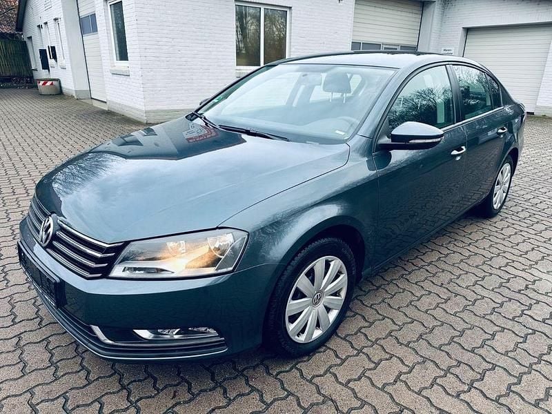 Gebraucht VW Passat Trendline 122 PS (89 kW) 2012 Grau Limousine