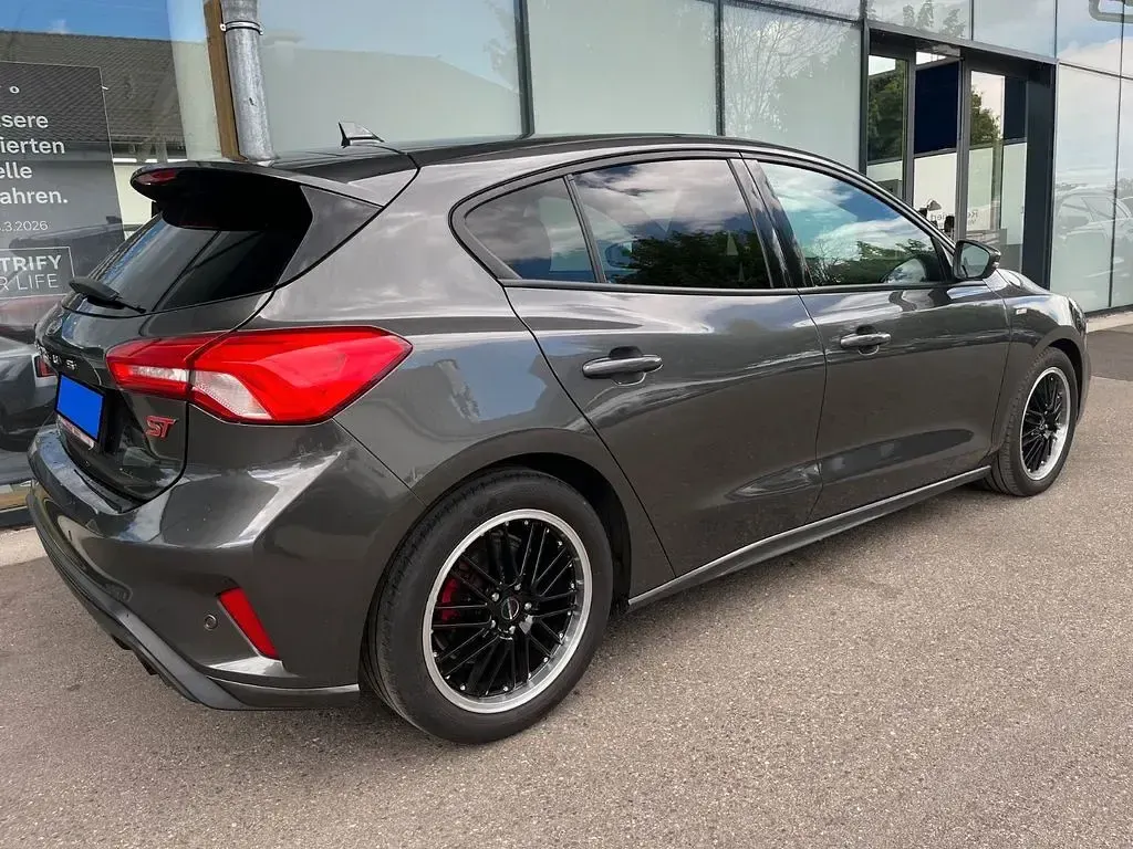 Gebraucht Ford Focus ST-Line 120 PS (88 kW) 2019 Grau Limousine