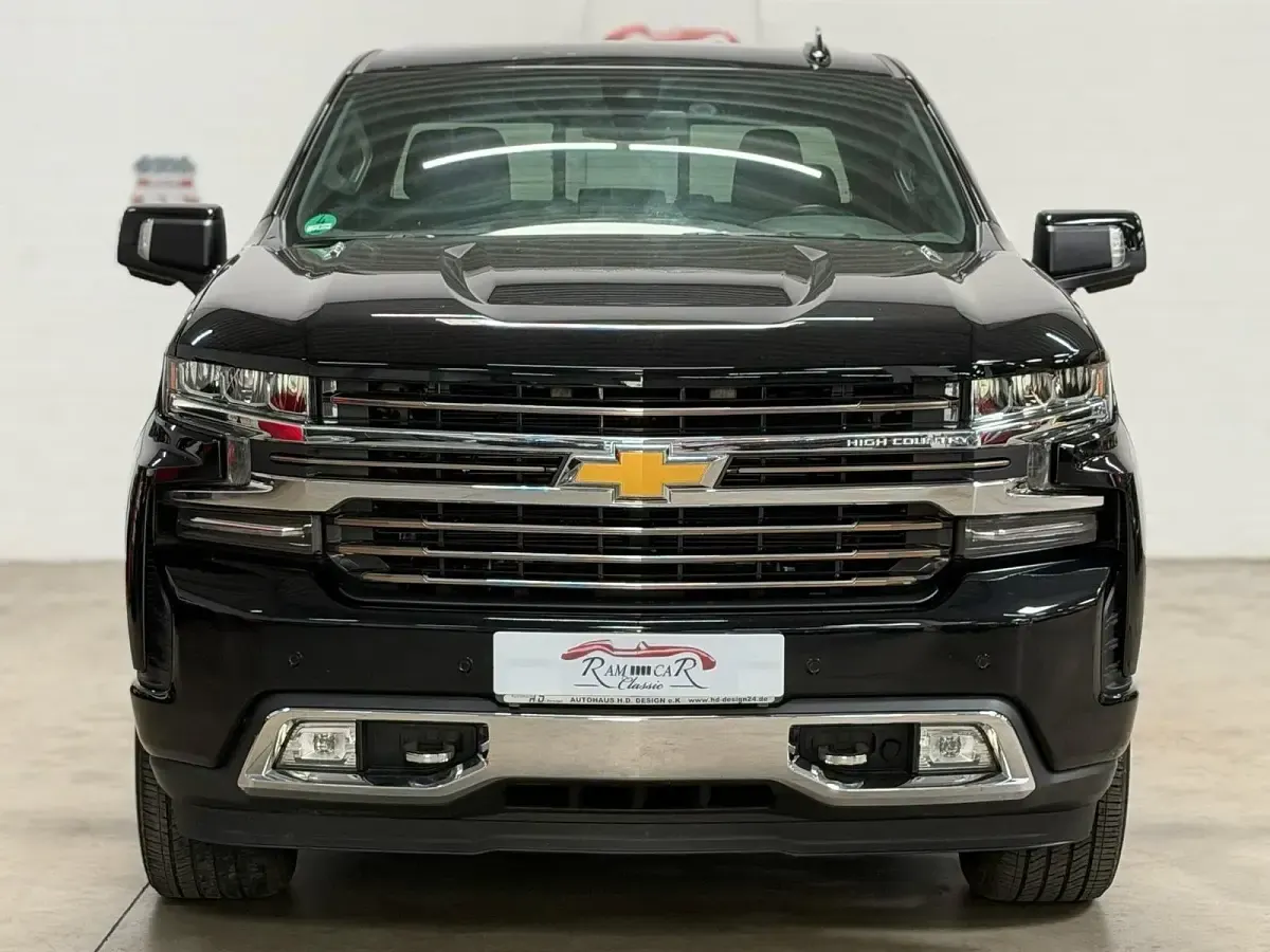 Gebraucht Chevrolet Silverado 309 PS (227 kW) 2023 Schwarz SUV
