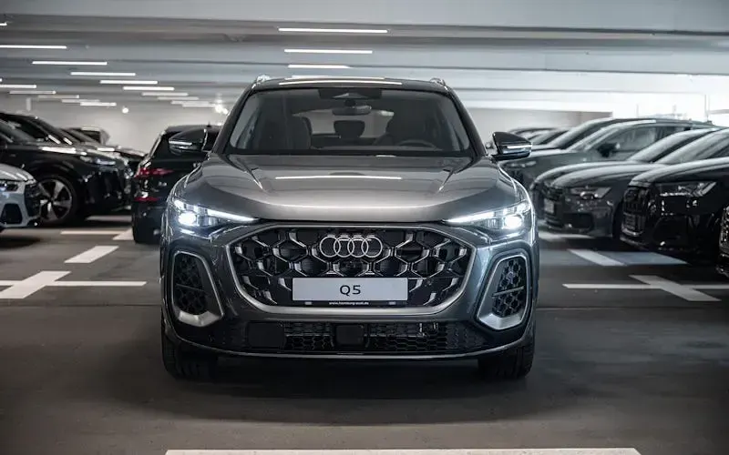 Neu Audi Q5 Sportback Ambiente 299 PS (219 kW) 2026 Grau SUV